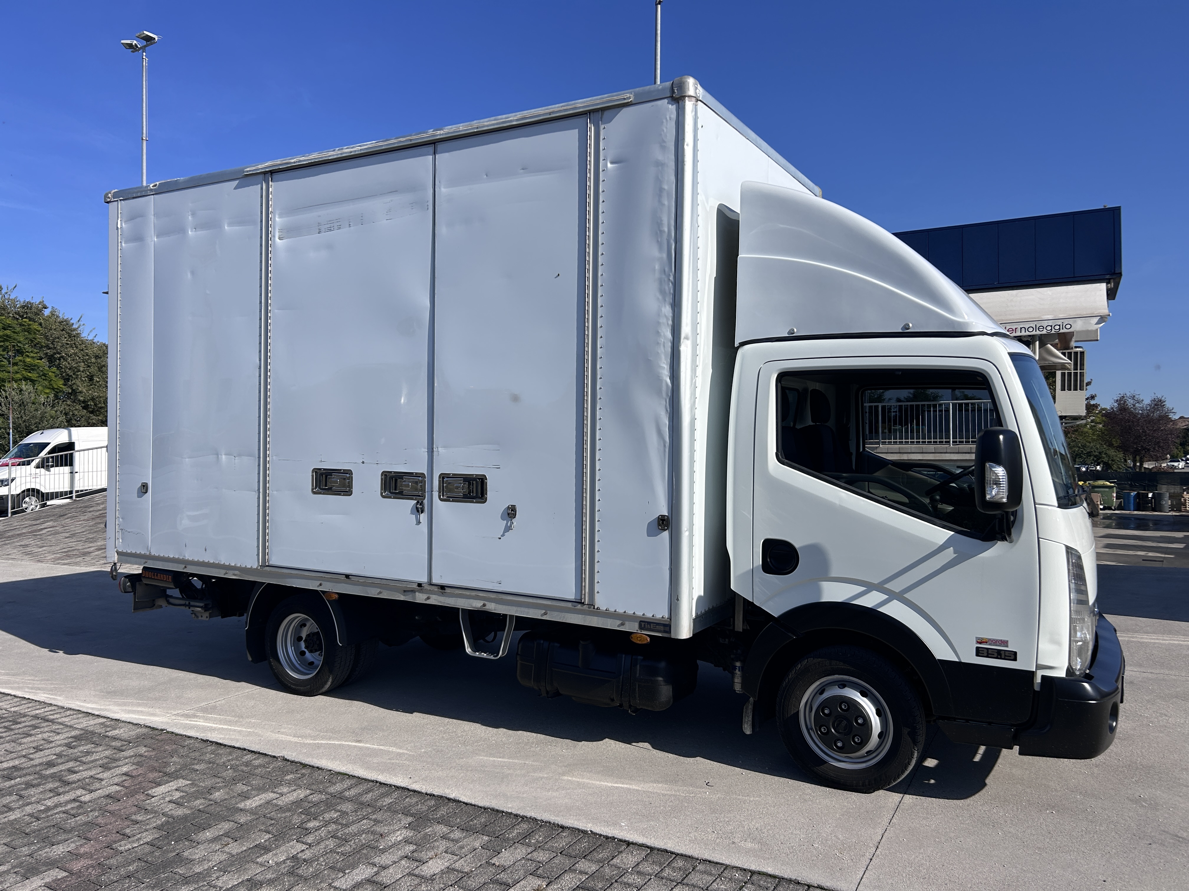 NISSAN NT400 SPONDA IDR.